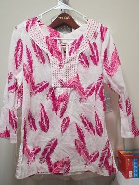 White Stag White Tunic with Hot Pink Feather Print